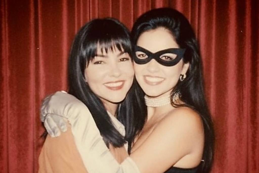 Suzana Alves reflete sobre dor em encontro com Tiazinha - 15/10/2025 - Celebridades