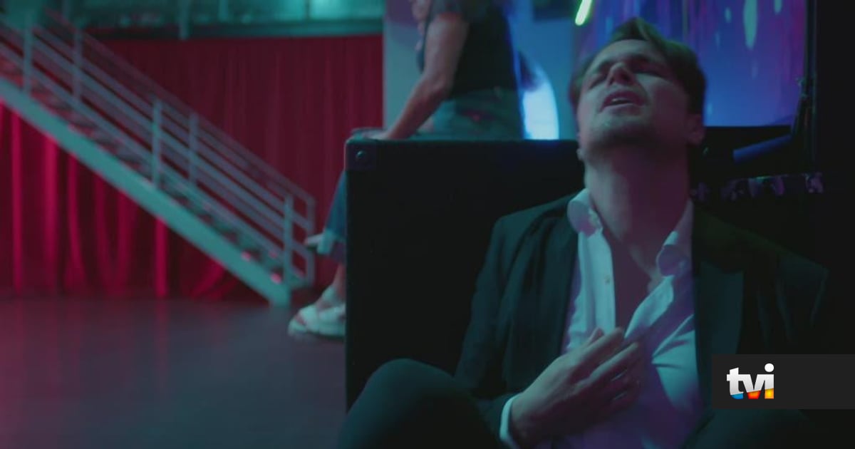 A Protegida: Virgílio entra em pânico e implora por ajuda enquanto Óscar é levado algemado - Novelas