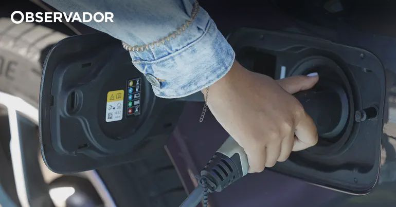 Carros elétricos. Carregamentos descem 31% na rede pública – Observador