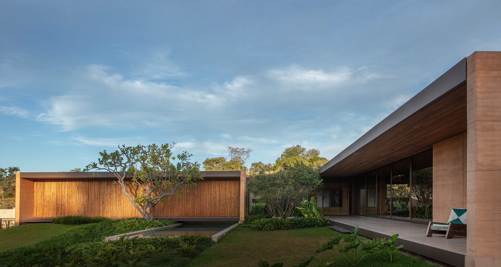 Casa Taipa / Studio [+] Valéria Gontijo
