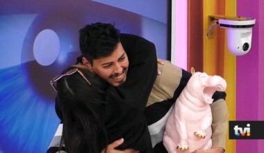 Leandro regressa à casa após a 'desistência'. Há abraços, lágrimas, gritos de alegria mas também quem não tenha ficado nada feliz - Secret Story