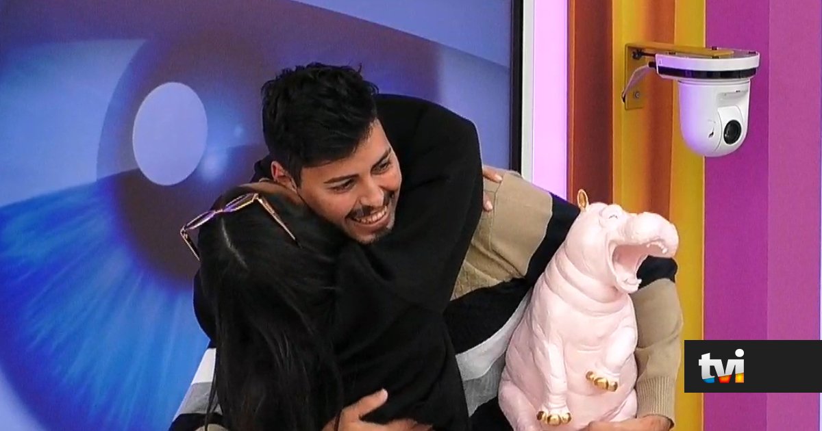 Leandro regressa à casa após a 'desistência'. Há abraços, lágrimas, gritos de alegria mas também quem não tenha ficado nada feliz - Secret Story