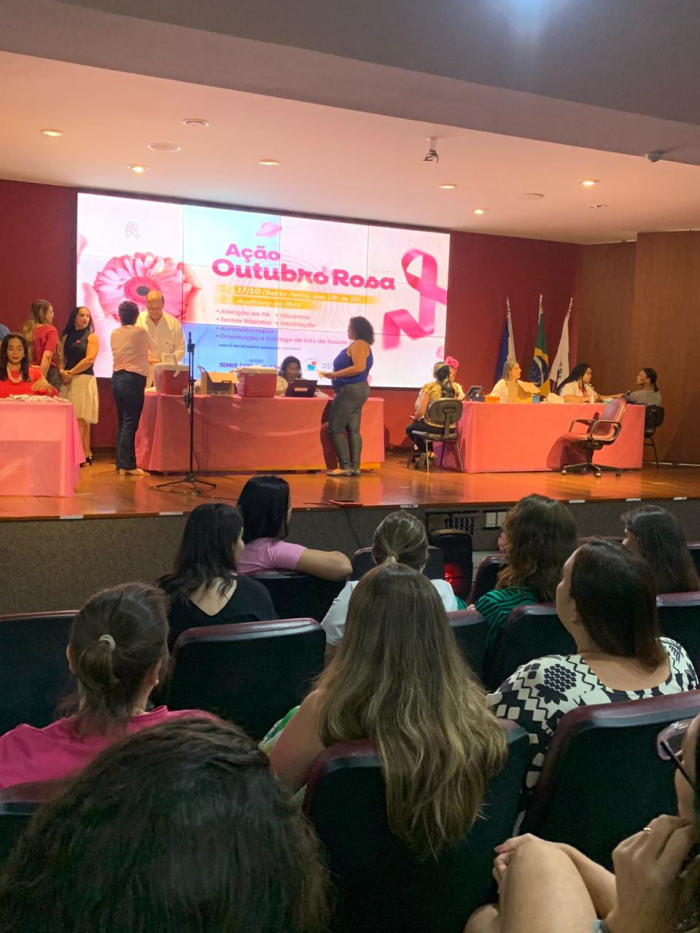 Prefeitura de Vitória realização ação de Outubro Rosa voltada para os servidores públicos