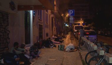 Centenas de pessoas passam a noite junto às instalações da AIMA em Lisboa para renovar visto de residência