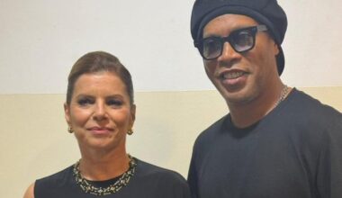 Ronaldinho posta foto com "Odete Roitman" e brinca: "Está viva"