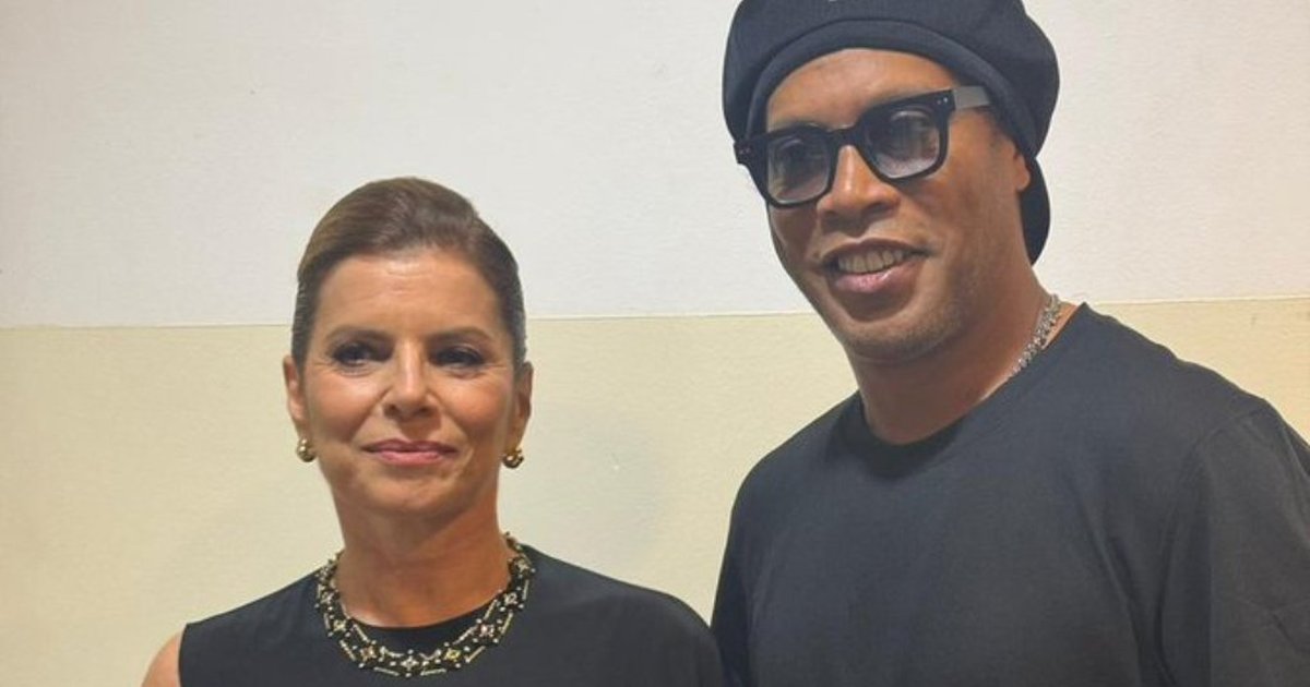 Ronaldinho posta foto com "Odete Roitman" e brinca: "Está viva"