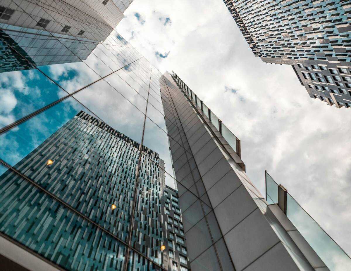 Na China, há arranha-céus tão altos que surgiu uma nova profissão