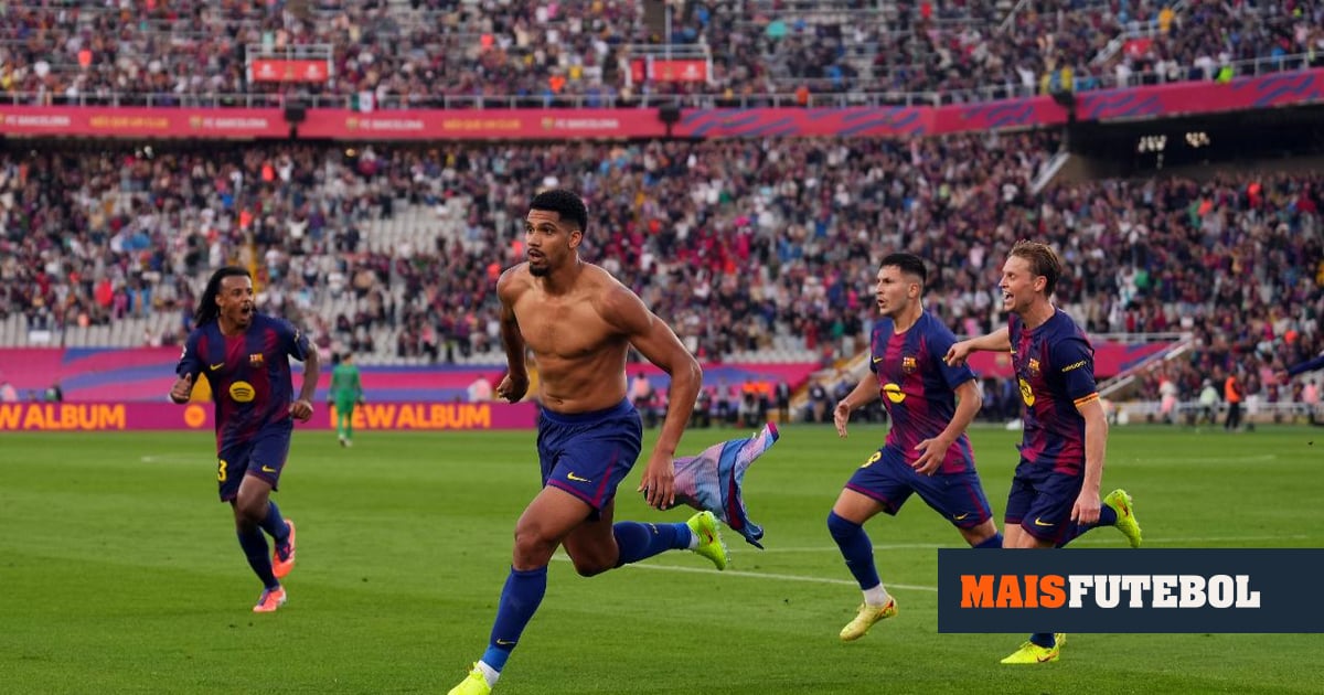 VÍDEO: ex-Benfica marca de bicicleta, mas Barça vence com golo aos 90+3