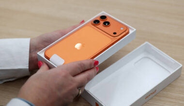 Redesenho do iPhone 17 impulsiona vendas da Apple - 19/10/2025 - Mercado