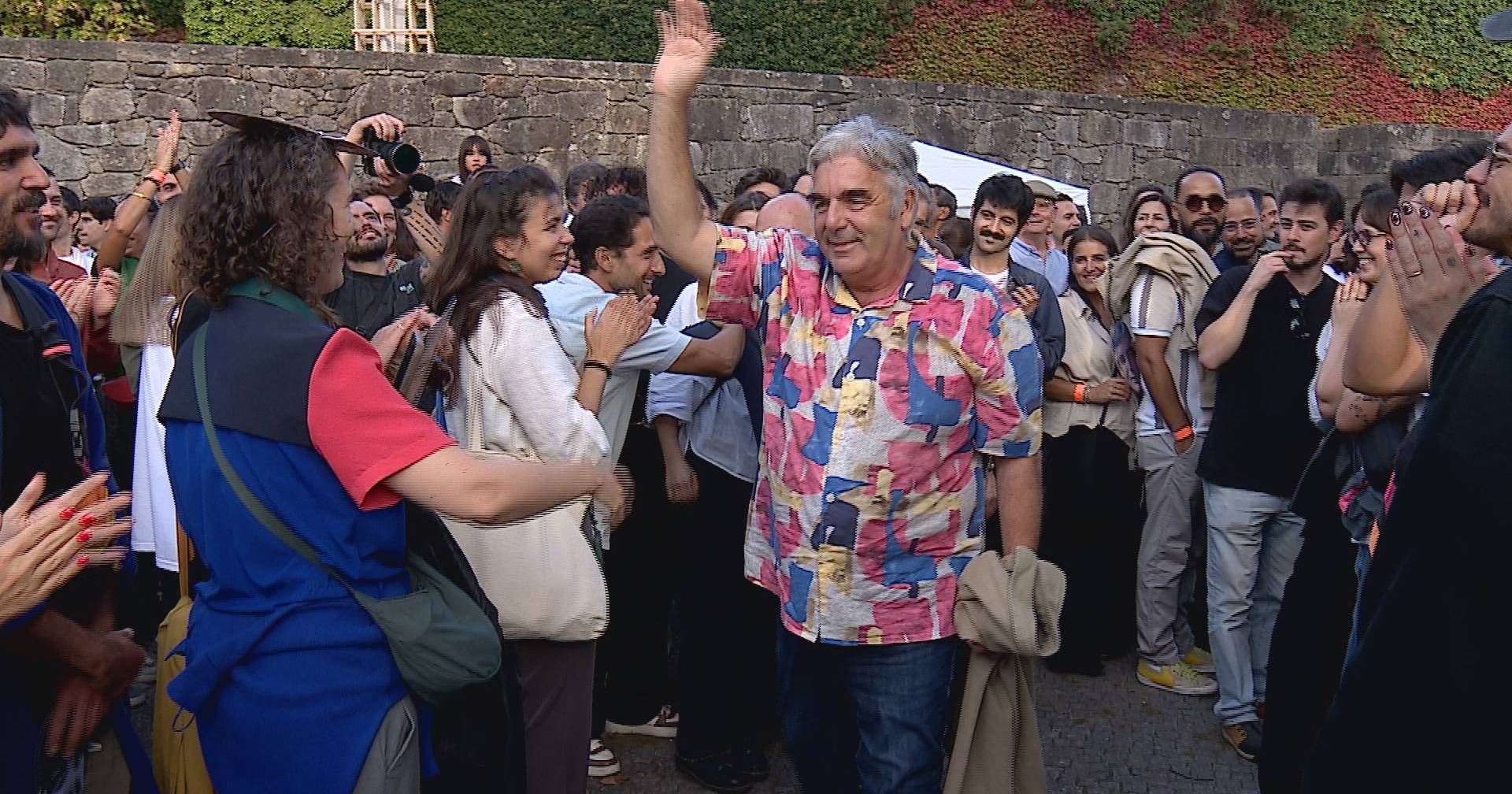 Festa surpresa junta centenas de arquitetos para homenagear o senhor Jorge