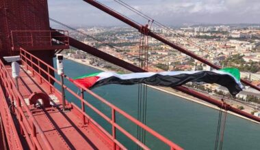 Ativista escala ponte 25 de Abril para colocar bandeira da Palestina e acaba detido pela polícia
