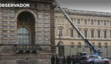 Louvre vai continuar fechado após assalto – Observador
