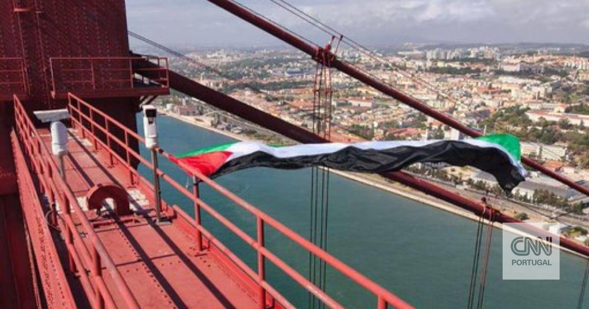 Ativista sobe ao topo da Ponte 25 de Abril para colocar bandeira da Palestina. Acabou detido pela PSP