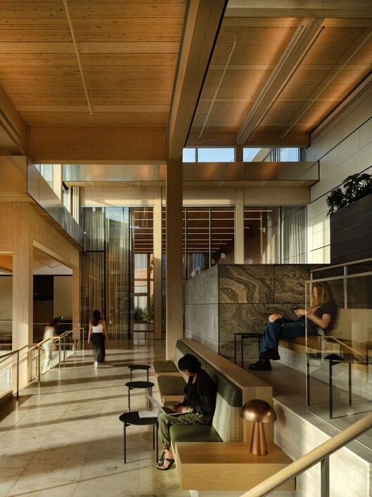 Centro Estudantil Bloomberg/ BIG + Rockwell Group + Michael Van Valkenburgh Associates - Fotografia de Interiores, Cozinha, Madeira, Iluminação, Vidro