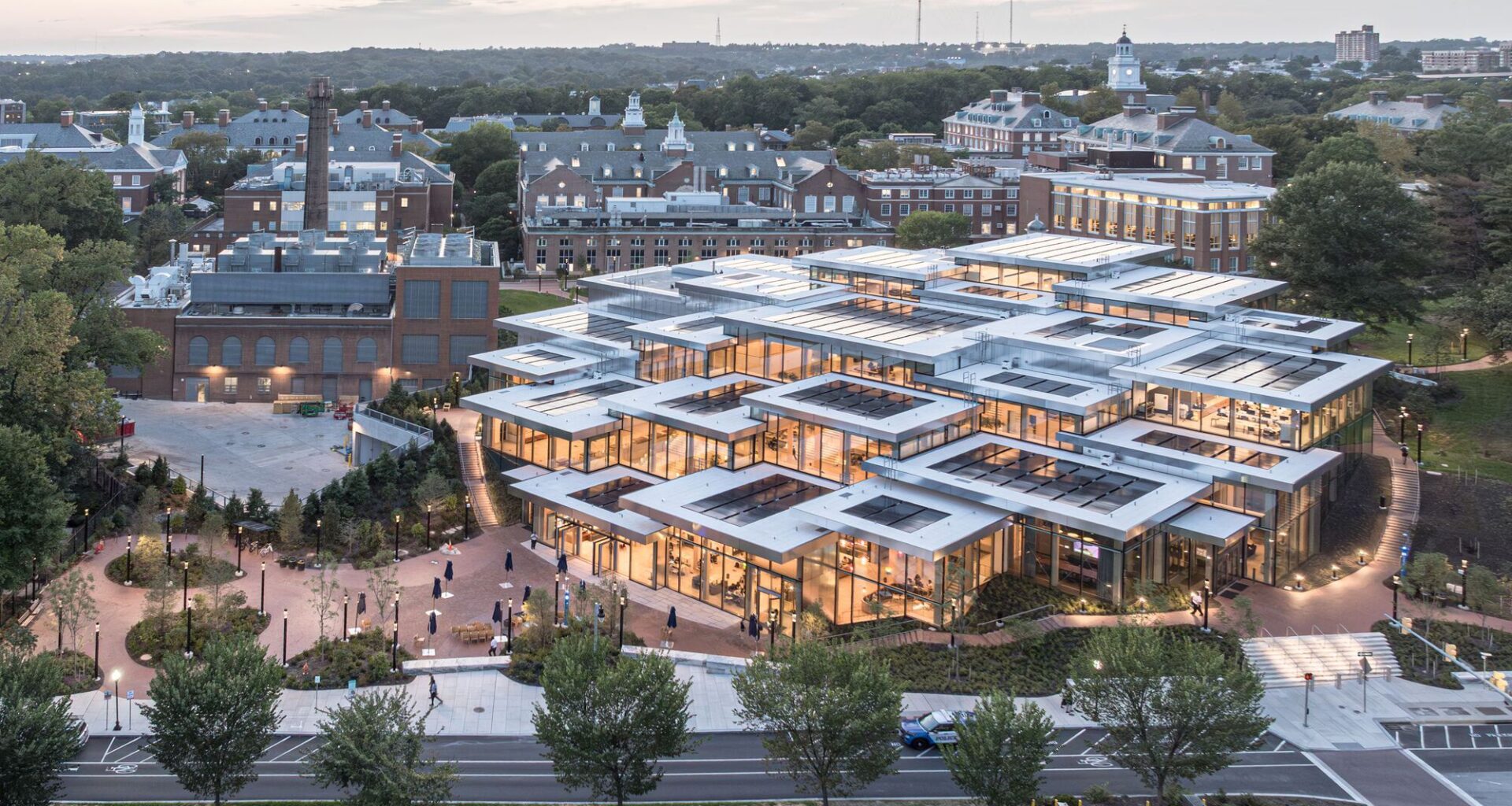 Centro Estudantil Bloomberg/ BIG + Rockwell Group + Michael Van Valkenburgh Associates