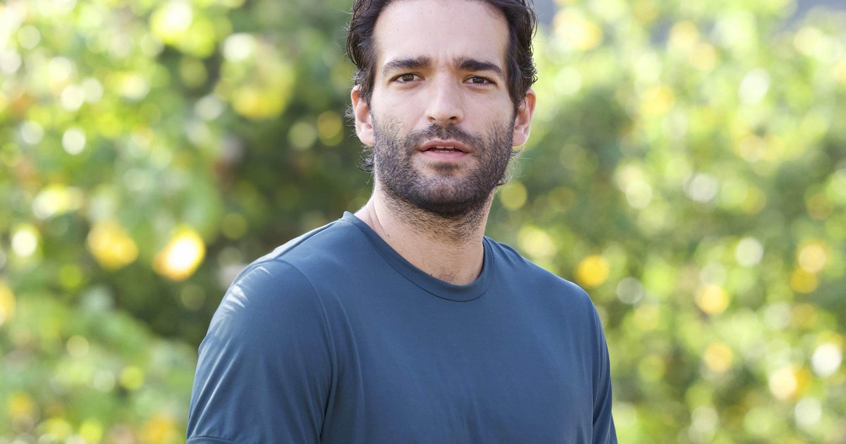 Após viver Afonso em "Vale Tudo", Humberto Carrão curte férias em Pelotas