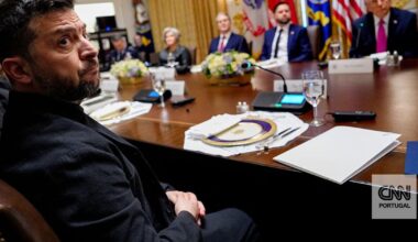 Houve asneiras, gritaria, mapas pelo ar e uma ameaça: ou Zelensky aceita os termos de Putin ou a Rússia "vai destruir" a Ucrânia, diz Trump