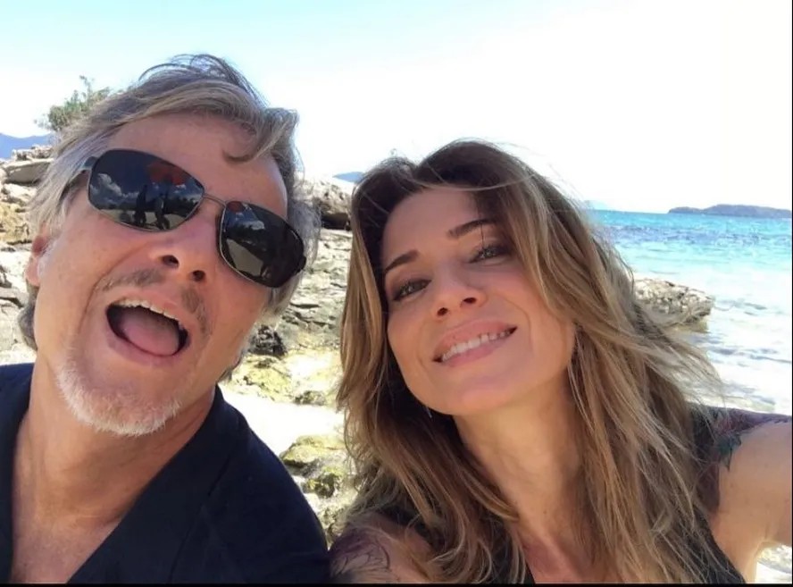 Letícia Spiller e Marcello Novaes começaram a namorar na época em que fizeram par romântico na novela "Quatro por quatro". Eles ficaram juntos por seis anos e são pais de Pedro Novaes. 'Te amamos infinito', disse Letícia em postagem no aniversário do ex