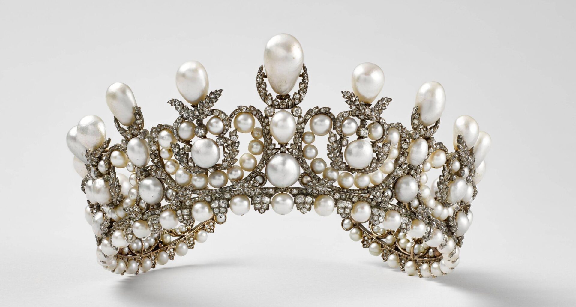 Louvre: Por que é difícil recuperar joias roubadas - 21/10/2025 - Ilustrada