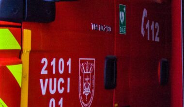 Dois bombeiros feridos em incêndio numa loja em Setúbal
