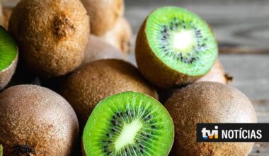 Comer a casca dos kiwis ajuda a resolver um problema de saúde - mas não aqueça os kiwis