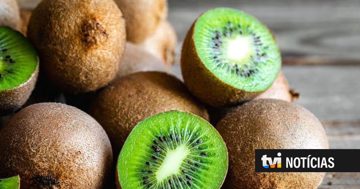 Comer a casca dos kiwis ajuda a resolver um problema de saúde - mas não aqueça os kiwis