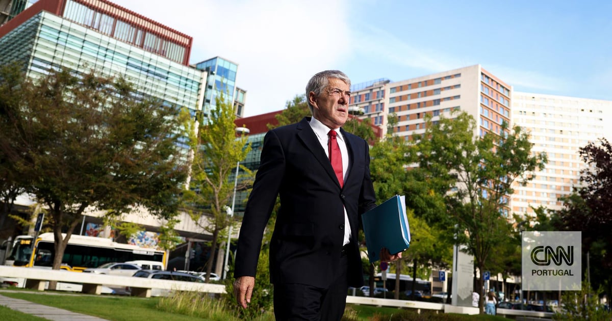 Sócrates teve de pagar mais de 40 mil euros em IRS e ligou "boquiaberto" à gestora de conta: “Acho que realmente o Estado nos rouba”