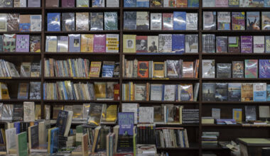 Setor de livros tem respiro mensal, mas segue em queda - 22/10/2025 - Painel S.A.