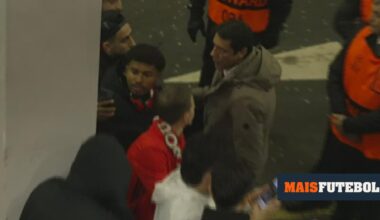 Rui Costa conversa e tira selfies com adeptos do Benfica após a derrota em Newcastle - Maisfutebol