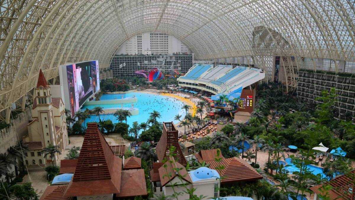 Maior edifício do mundo tem 1,76 milhão de m² de área construída e céu que escurece