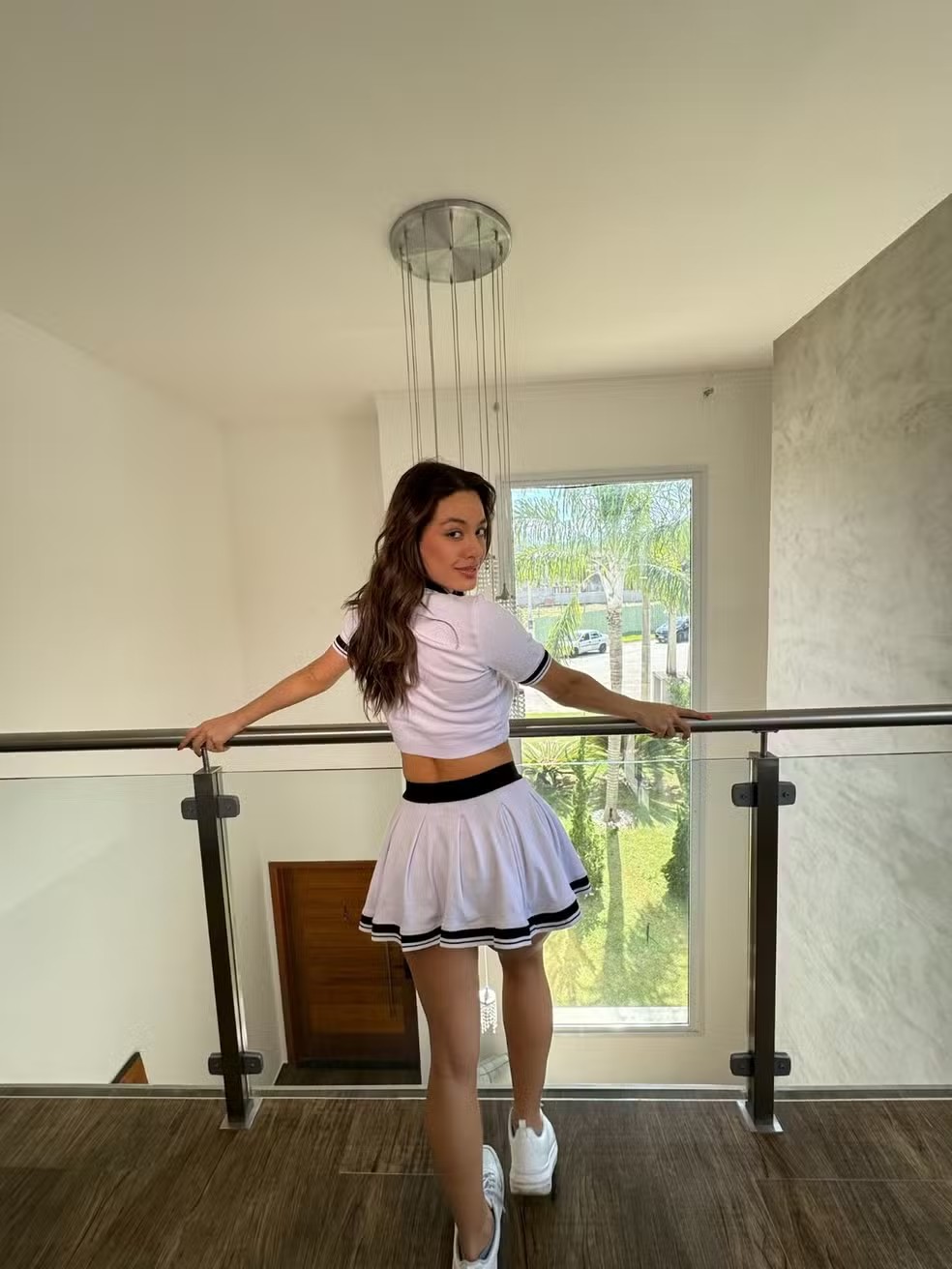 Beatriz Reis em sua casa, em São Paulo — Foto: Divulgação