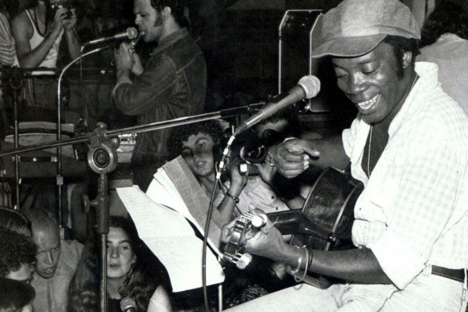  Milton Nascimento no show 'Minas', no ginásio do Mackenzie, em Belo Horizonte, 1975    