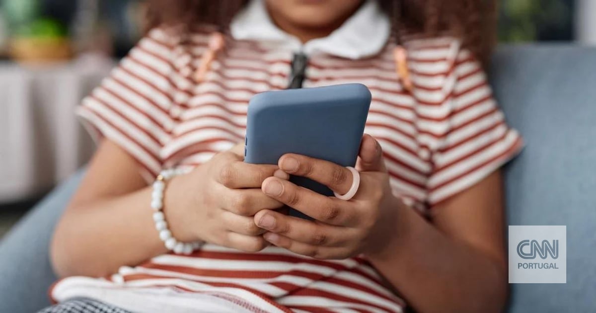 Não dê smartphones a crianças com menos de 13 anos. Estas são as razões