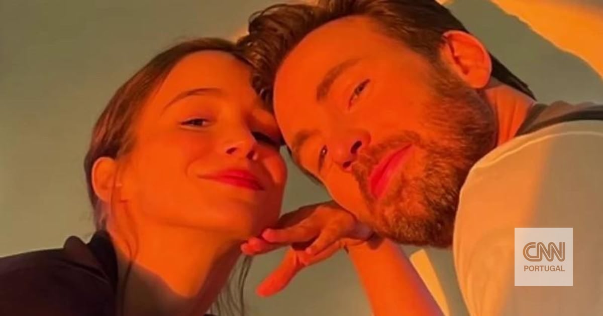 Chris Evans e Alba Baptista foram pais