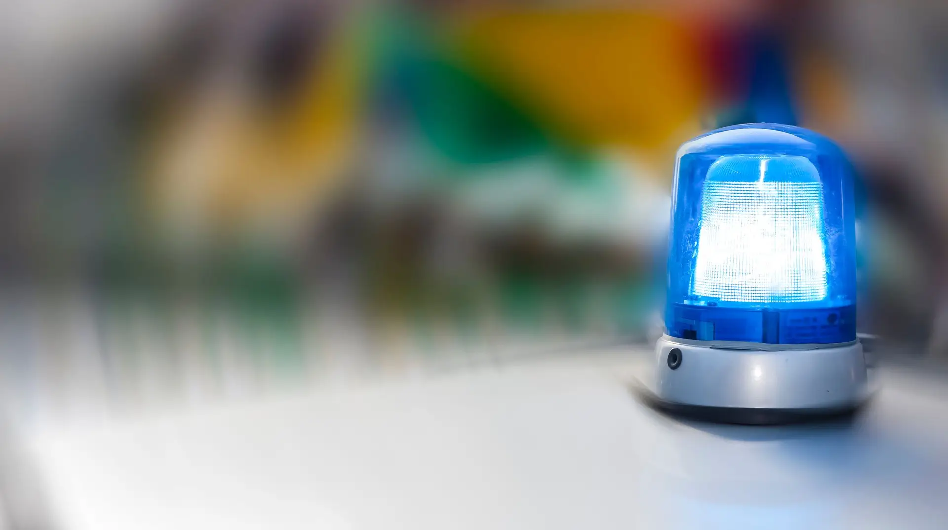 Homem morto a tiro por arma automática dentro de carro em Queluz