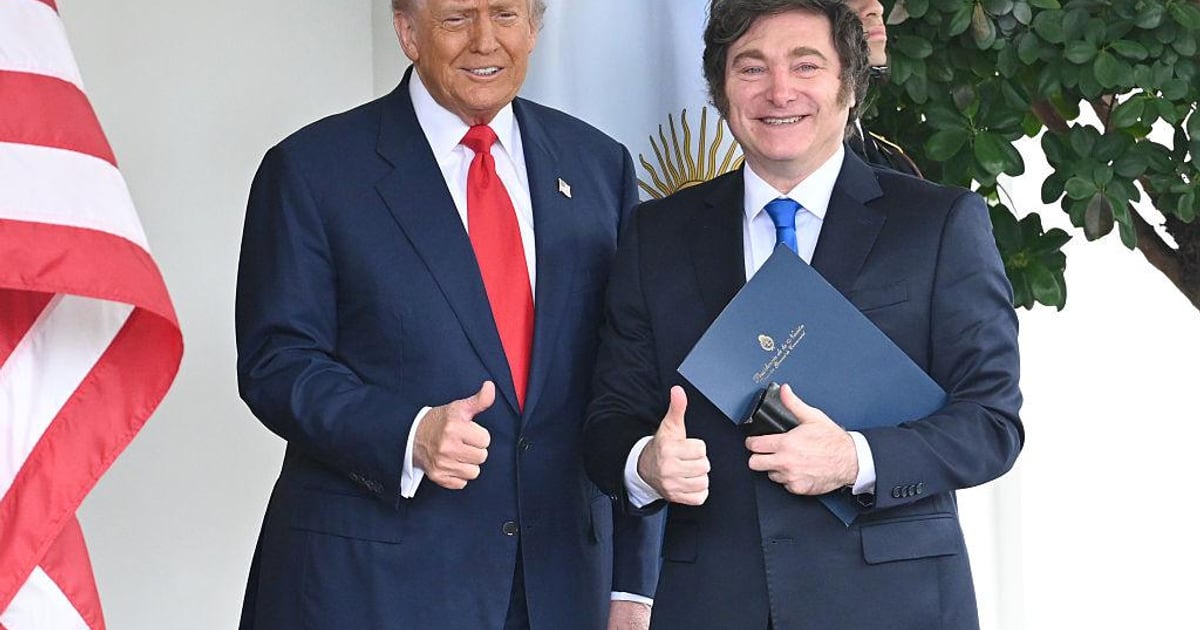 Trump "está a construir um sistema novo" para substituir a democracia representativa e fez uma experiência "no seu quintal"