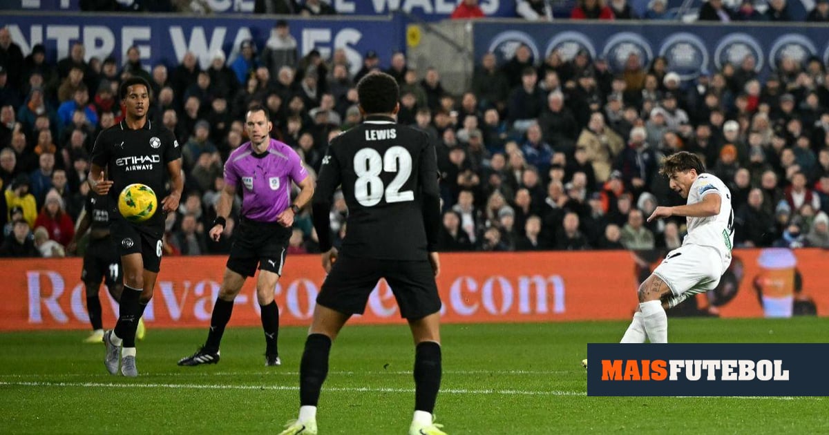VÍDEO: Gonçalo Franco marca golo monumental ao Manchester City