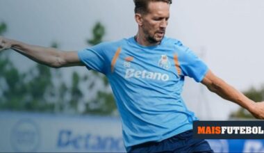 FC Porto: Luuk de Jong evolui para treino condicionado
