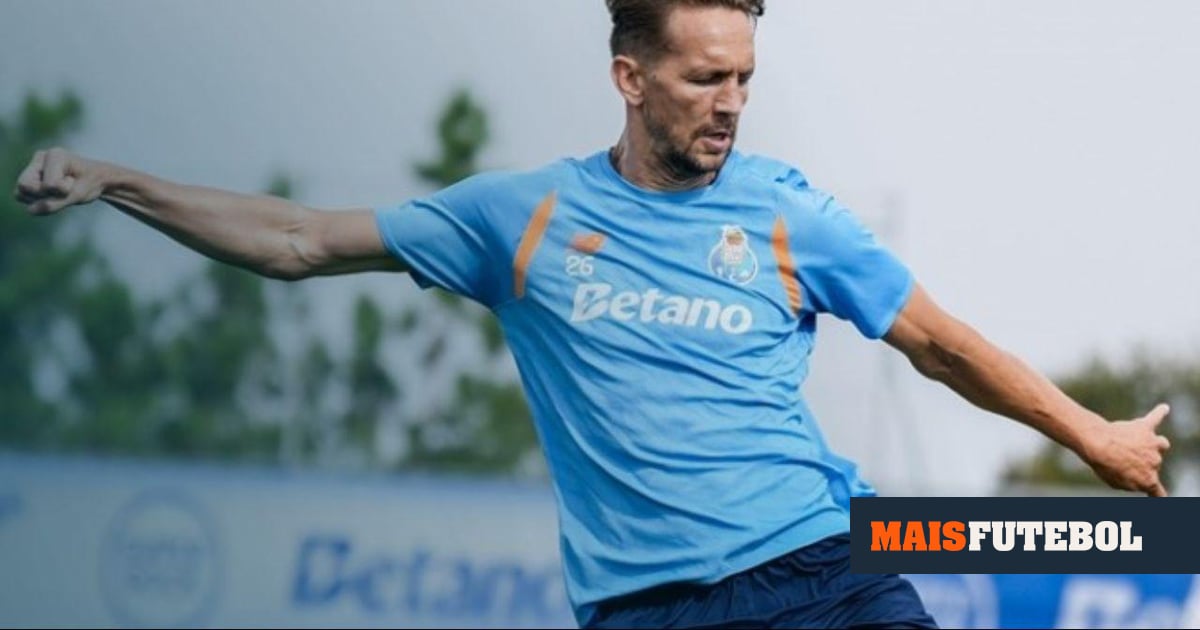 FC Porto: Luuk de Jong evolui para treino condicionado
