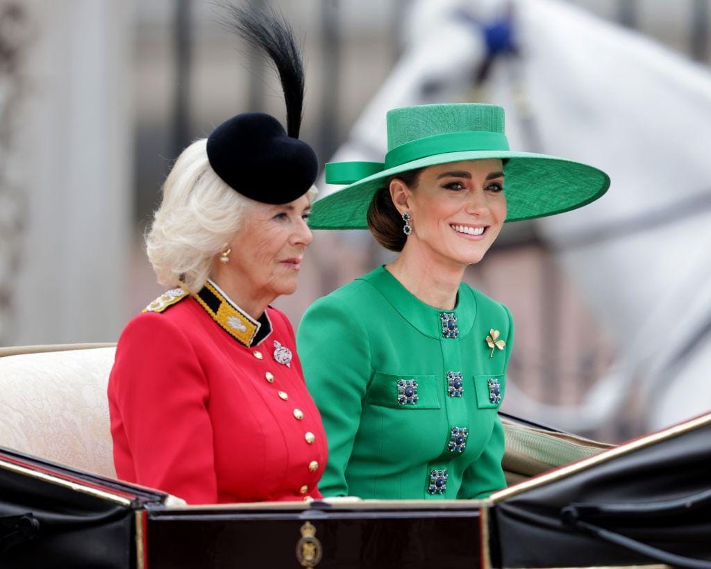 Esquece as botas da Kate Middleton e olha para as da Rainha Camilla