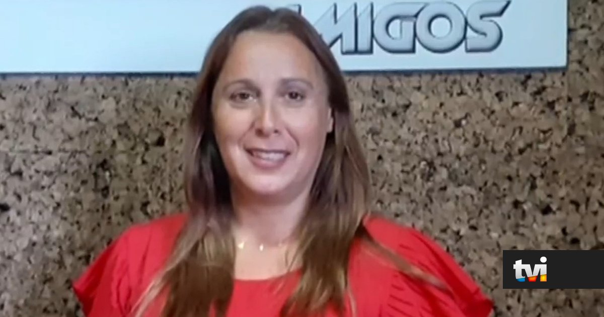 É assim que o filho de Susana Gravato tem vivido após matar a mãe. E a roupa que usa tem um significado - Dois às 10