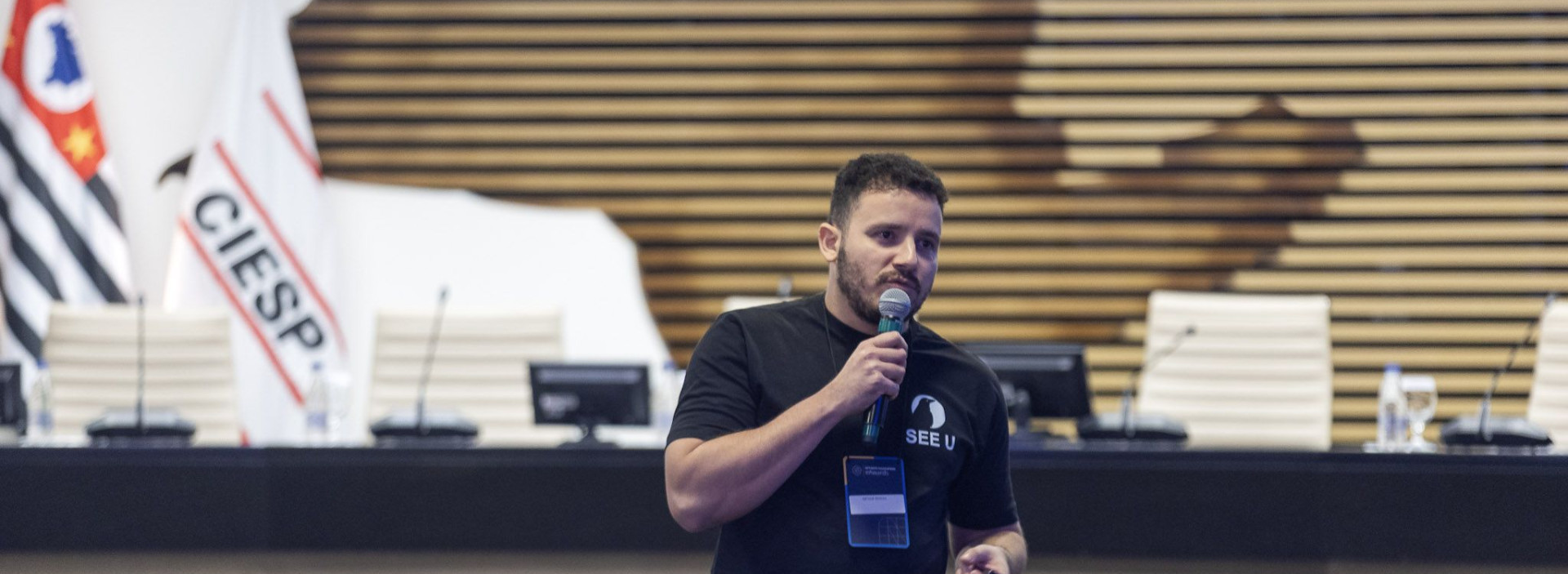 O mundo perdeu a cor, mas ganhou forma e beleza