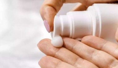 Manter a pele hidratada, evitar banhos muito quentes e usar protetor solar diário são algumas recomendações -  (crédito: AdoreBeautyNZ/Pixabay )