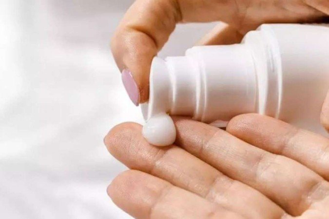 Manter a pele hidratada, evitar banhos muito quentes e usar protetor solar diário são algumas recomendações -  (crédito: AdoreBeautyNZ/Pixabay )