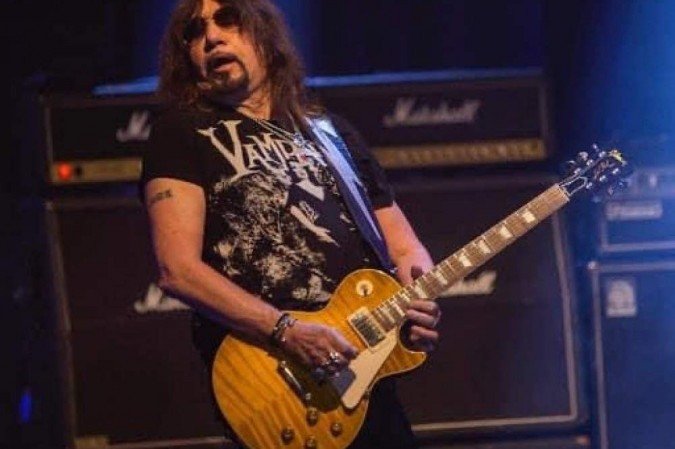 Um dos membros fudadores da Kiss, Ace, nascido no Bronx, bairro em Nova York, havia cancelado uma turnê solo nos EUA justamente em decorrência de problemas de saúde. -  (crédito: Ace Frehley/Twitter/Divulgação)
