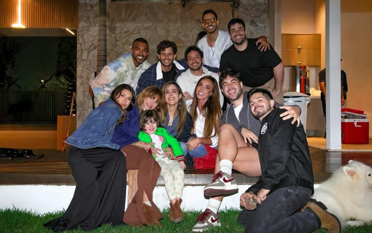 Nicole Bahls mostra encontro com elenco do 'Dança dos Famosos' | Celebridades