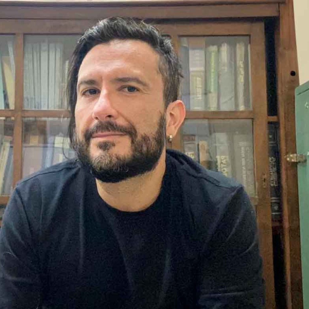 Frederico Melo lança primeiro livro de poesia nesta quarta-feira (22/10)