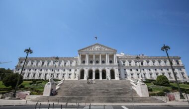 Protesto de polícias e guardas no Parlamento