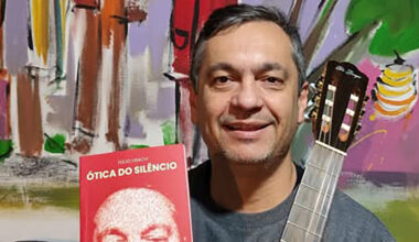 Colega comemora 30 anos de trajetória na música e na poesia com lançamento de obra na Feira do Livro de Alegrete