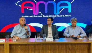 Livro homenageia trajetória municipalista de Ronaldo Lessa na AMA - AMA